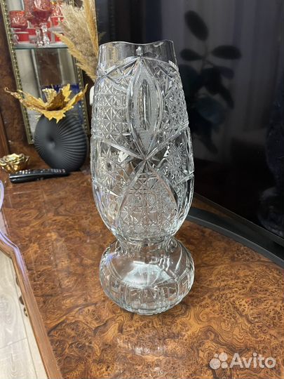 Большая хрустальная ваза для цветов