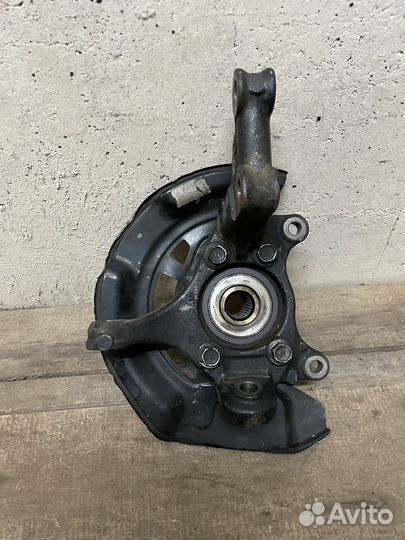 Кулак передний Левый Rav 4