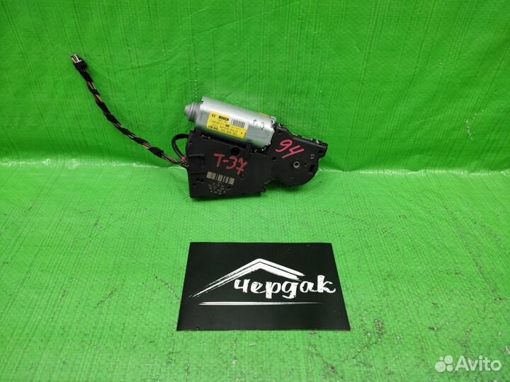 Моторчик люка Volkswagen Touareg 2002-2010