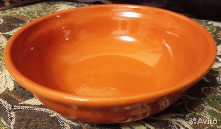 Глиняная тарелка