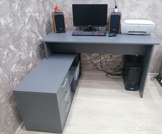 Продам стол