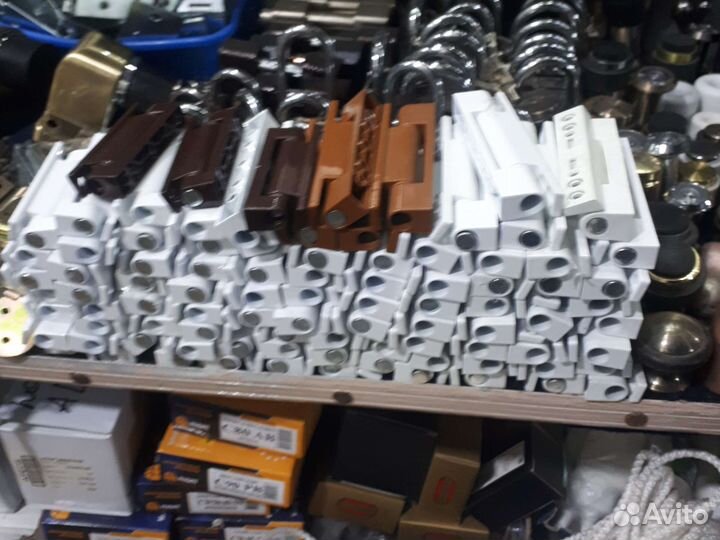 Пластиковые петли,ручки,ограничители для окон,углы