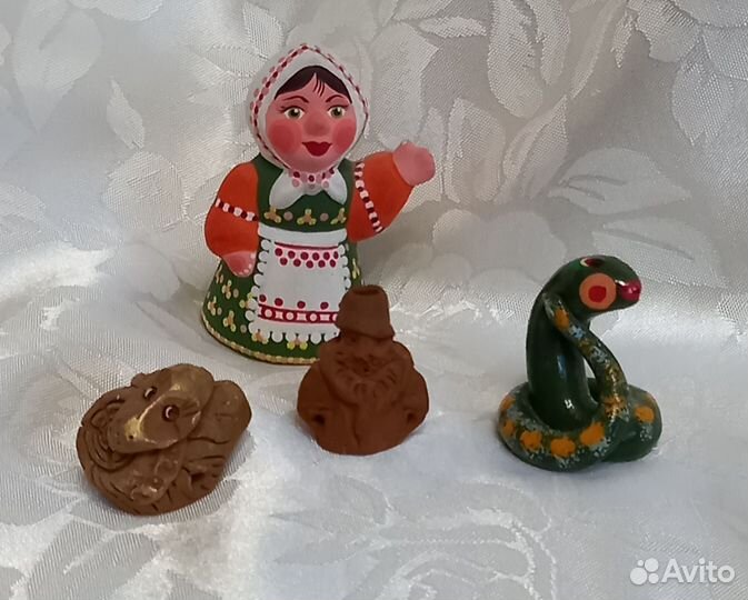 Глиняные свистульки и фигурки