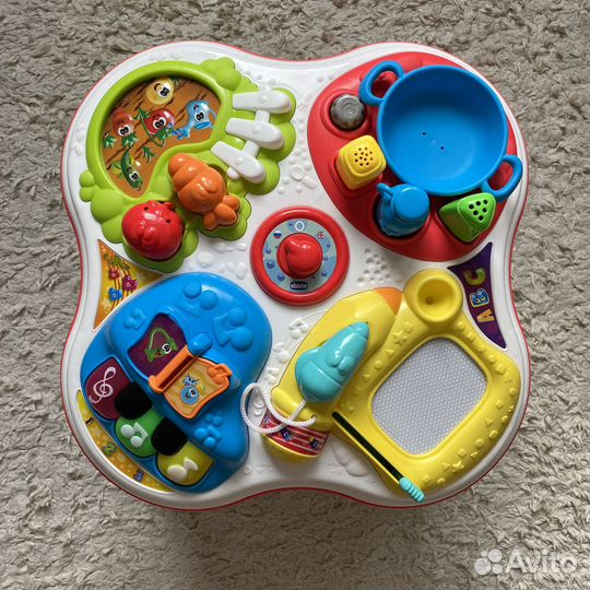 Музыкальный развивающий стол chicco