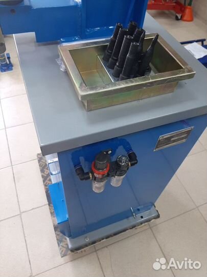 Клепальный станок для тормозных колодок