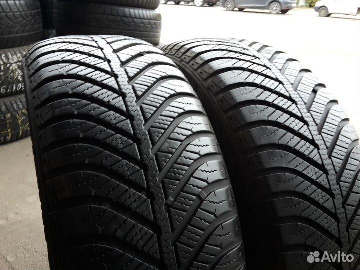 Goodyear Vector 4Seasons 215/55 R16