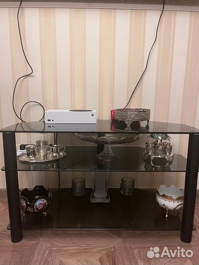 Стеклянная тумба под тв