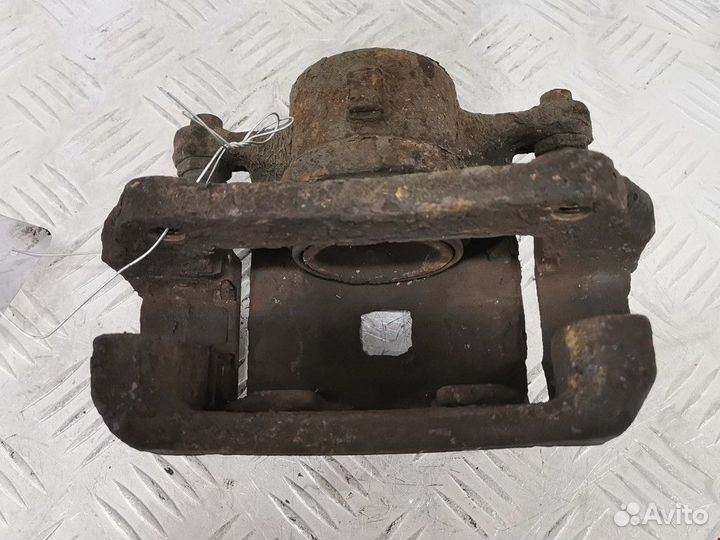 Суппорт передний правый Ford Fiesta 5 рест. 2010