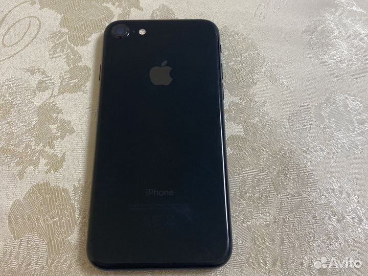Телефон iPhone 7