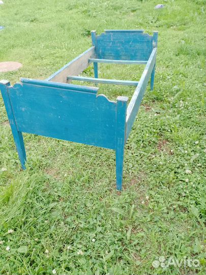 Старинная кровать