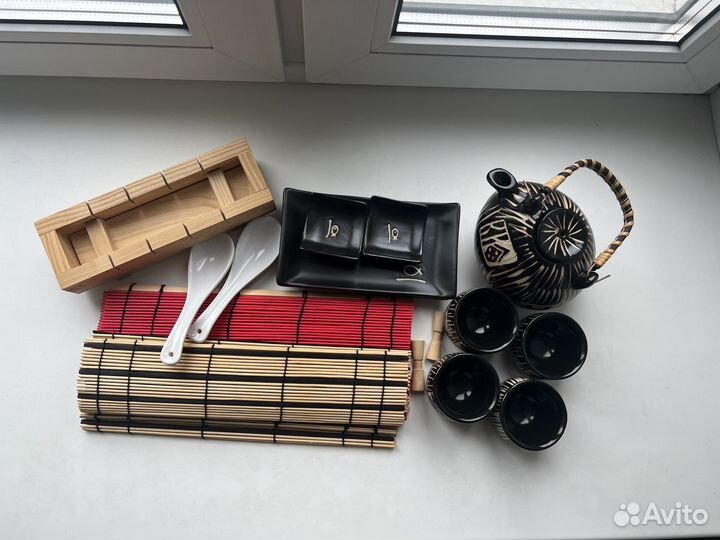 Набор посуды для суши и роллов