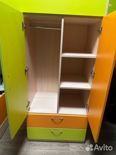 Двухъярусная кровать