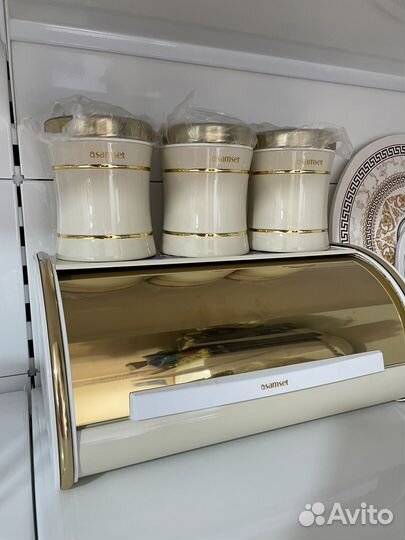 Хлебница с банками для сыпучих