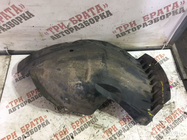 Рено Трафик подкрылок передний правый задняя часть