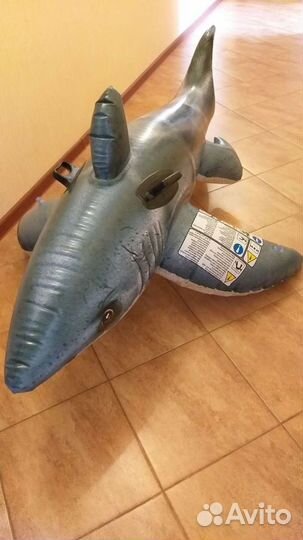 Надувная акула для плавания