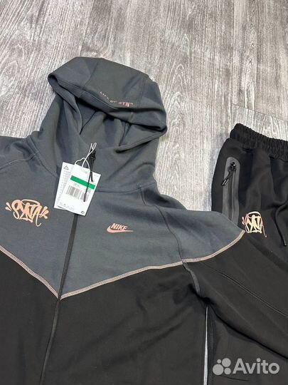 Спортивный костюм syna world