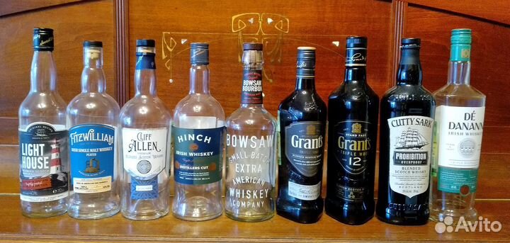 Пустые бутылки от виски