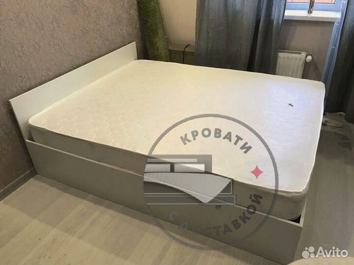 Кровать с матрасом