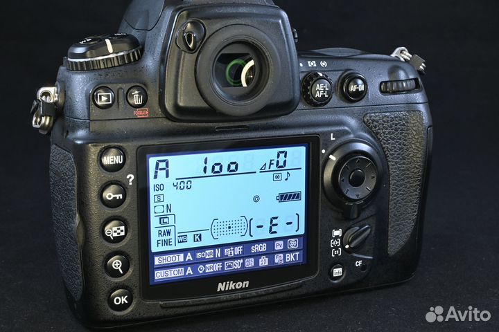 Nikon D700 body + Nikon MB-D10