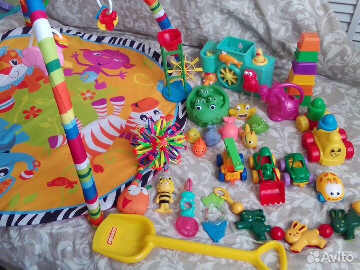 Большой пакет игрушек + развивающий коврик