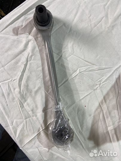 Поперечная тяга на Audi A8 4E0 501 529