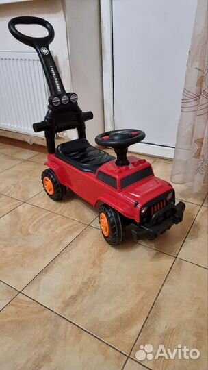 Детская машинка каталка с ручкой
