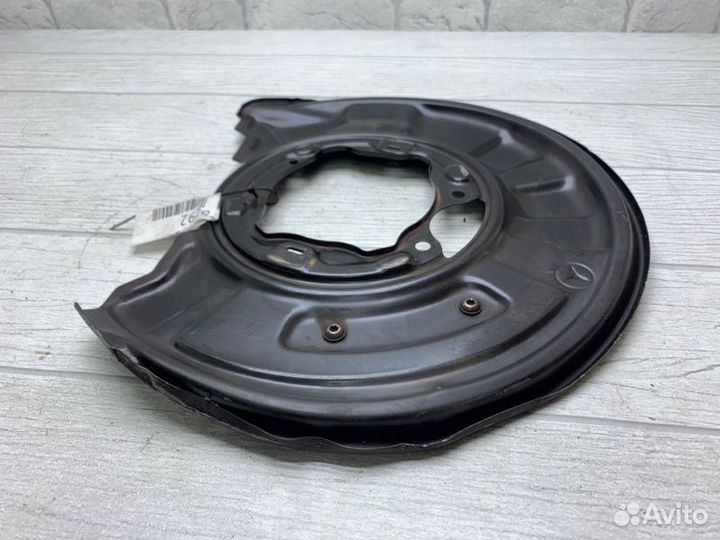 Пыльник тормозного диска задний правый Mercedes