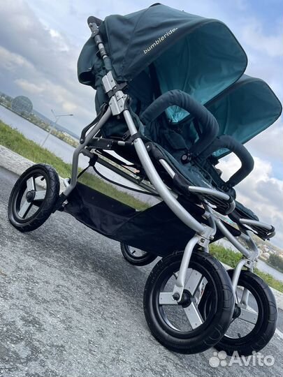 Коляска для двойни bumbleride