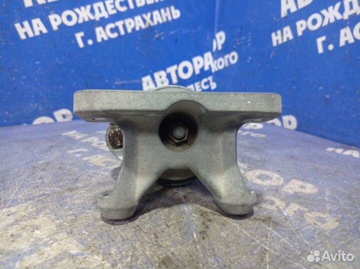 Кронштейн АКПП Audi A4B6 седан BFB 2002