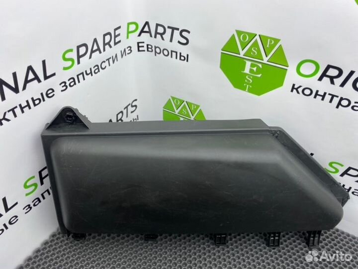 Крышка салонного фильтра левая Bmw 5-Series E60