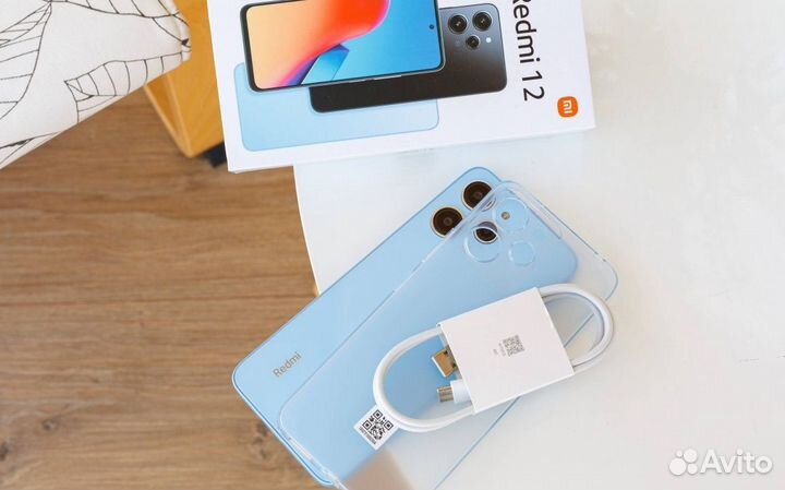 Подам смартфон Xiaomi Redmi 12