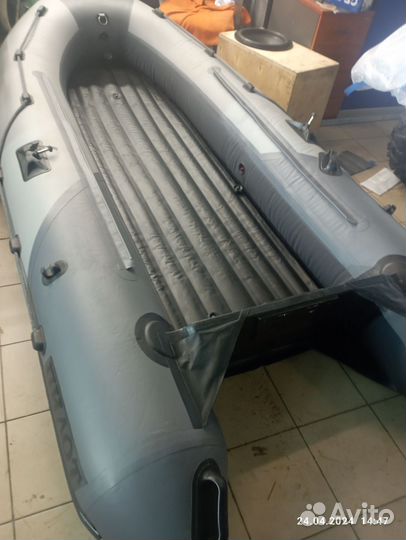 Лодка с мотором