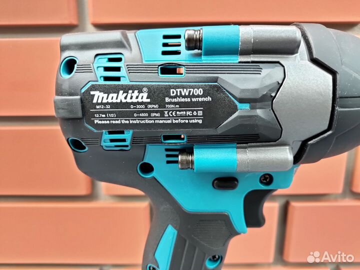 Гайковерт аккумуляторный Makita DTW700