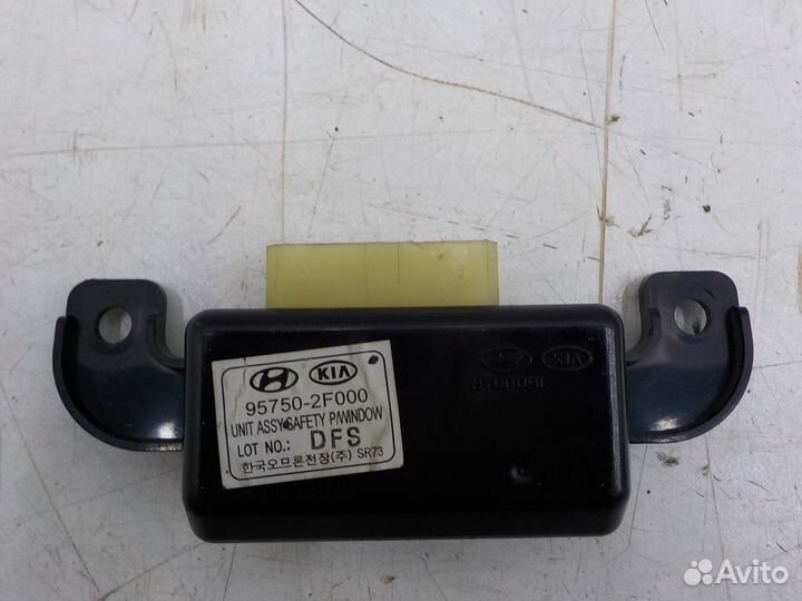 Блок управления зеркалами Kia Cerato 2004-2008