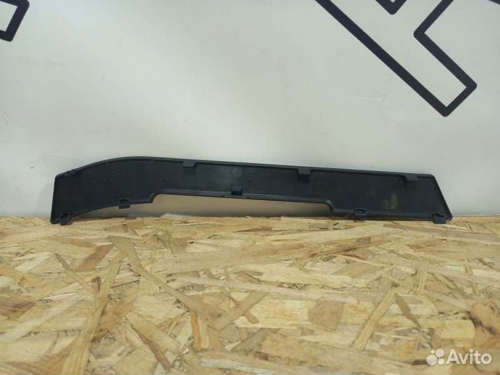 Накладка обшивки двери передняя правая