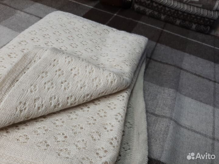 Палантин из шерсти яка вязаный с ажурным рисунком