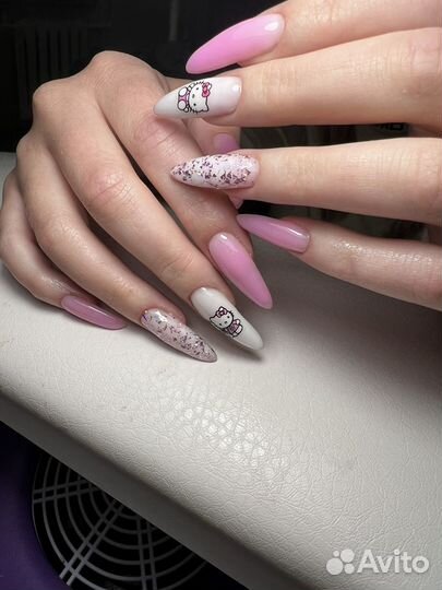 Модель на маникюр