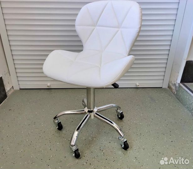 Стул для мастера педикюра, косметолога