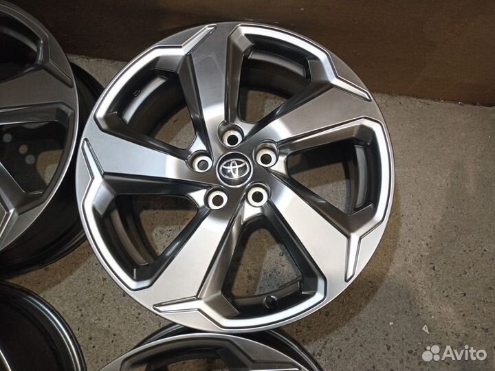 Эффектный оригинал Toyota Rav4 R18 5x114.3