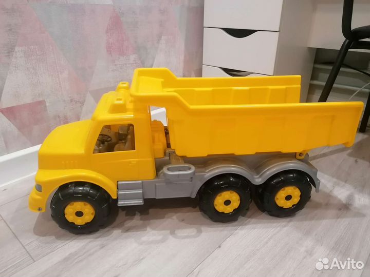 Игрушка грузовик