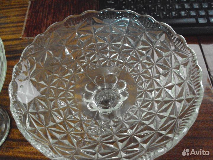 2 вазы на ножках СССР новые Прессованное стекло