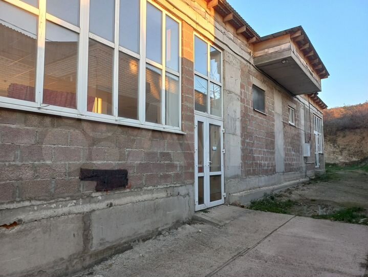 Продам торговое помещение, 196 м²