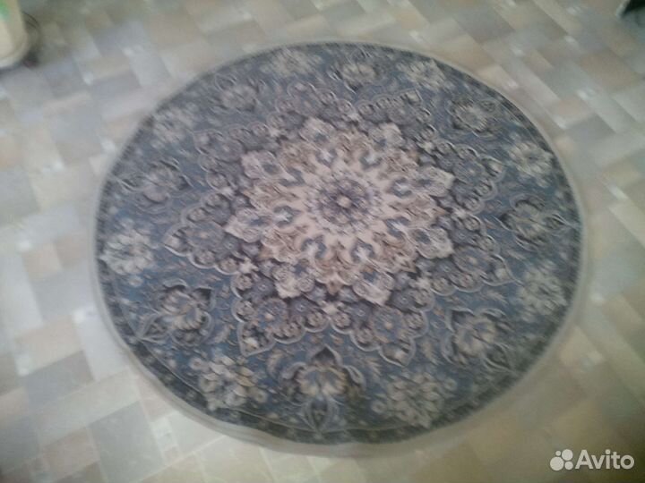 Ковер диаметр 82 см. Площадь 2,11кв.м шерсть