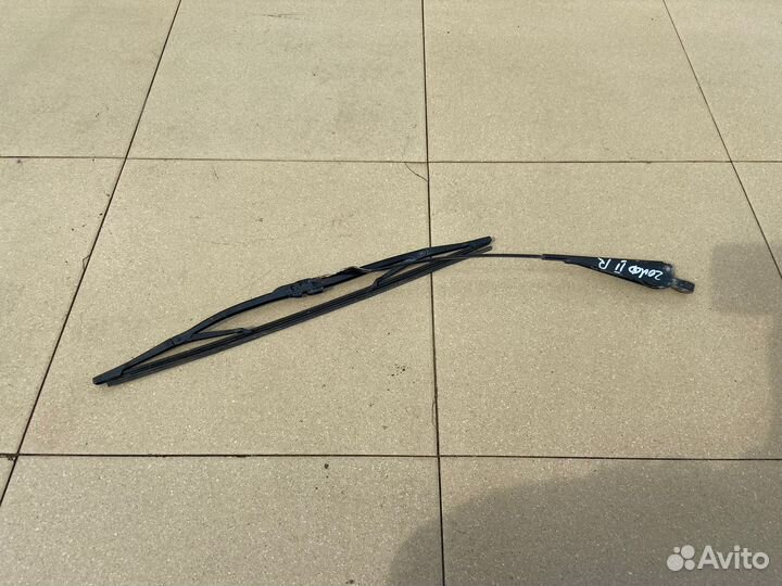 Поводок дворника правый Volkswagen Golf 2