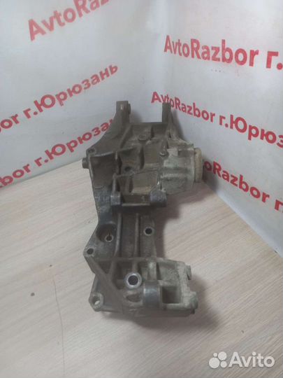 Кронштейн вискомуфты Volkswagen Passat B5