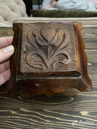 Деревянная шкатулка резная
