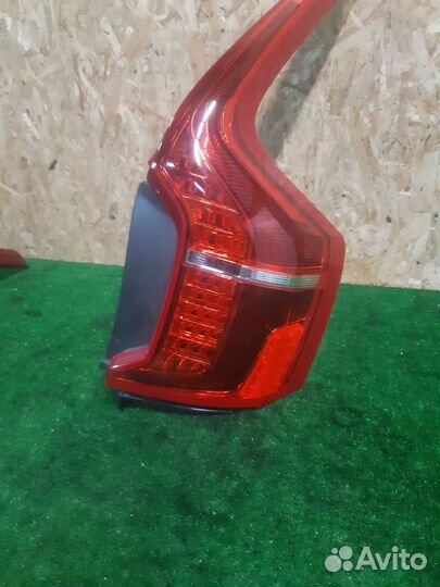 Volvo XC90 2015- задний правый фонарь с дефектом
