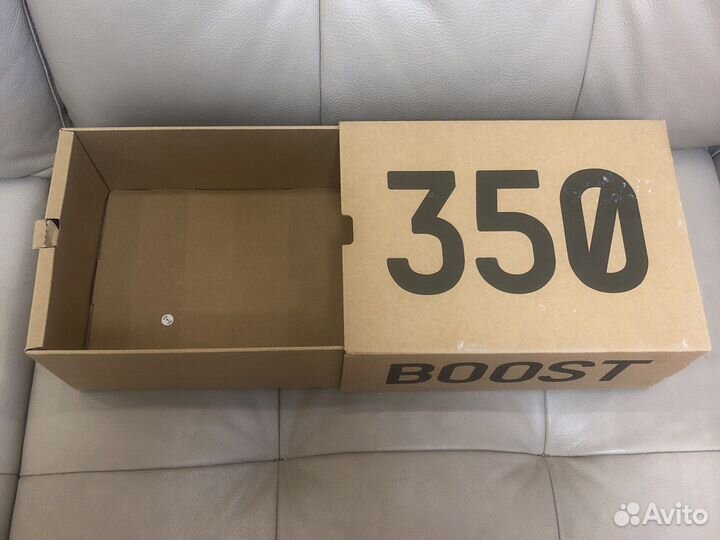 Коробка от кроссовок adidas