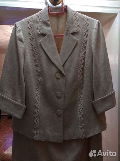 Костюм с юбкой 50размер