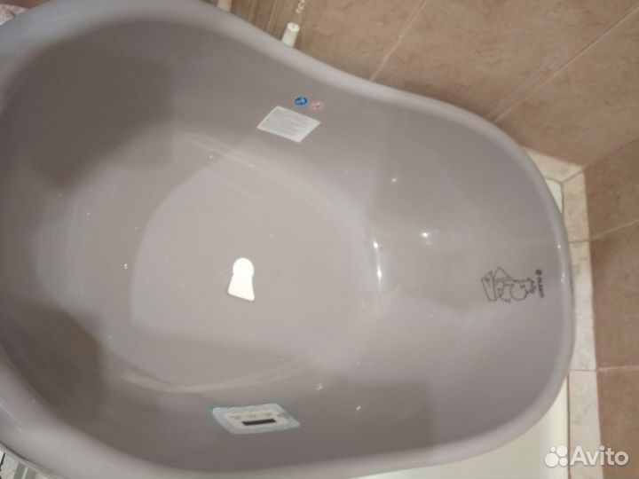 Детская ванночка для купания с термометром